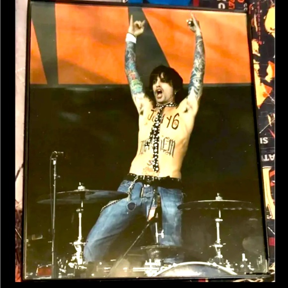 MOTLEY CRUE Tommy Lee ~Awesome 8X10 Framed Photo - Picture 1 of 6
